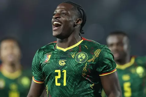 دقيقة بدقيقة.. الكاميرون 1-0 الجابون.. هدف مبكر (صور)